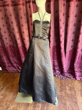 Jessica McClintock Black Satin Ball Gown W/ Rhinestone Embellished Halter Size 6